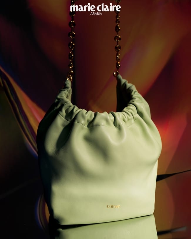 حقيبة Squeeze بالحجم المتوسط من جلد العجل الناعم من Loewe
