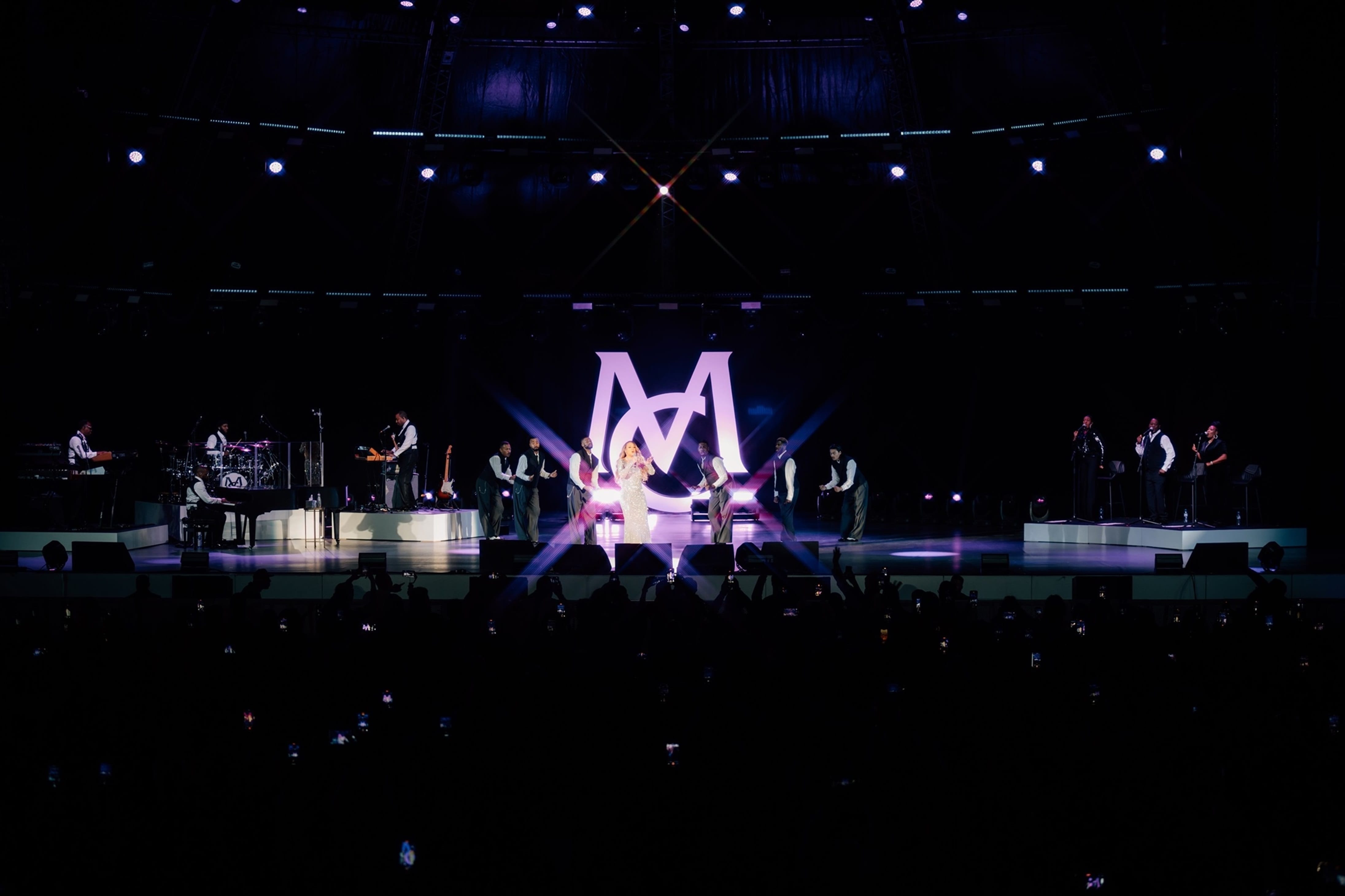 ماريا كاري تبدع في فعاليات ليالي السعديات في أبوظبي