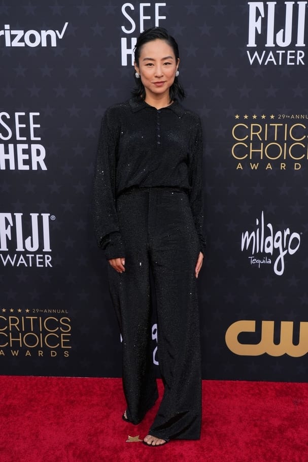 Greta Lee بفستان Loewe