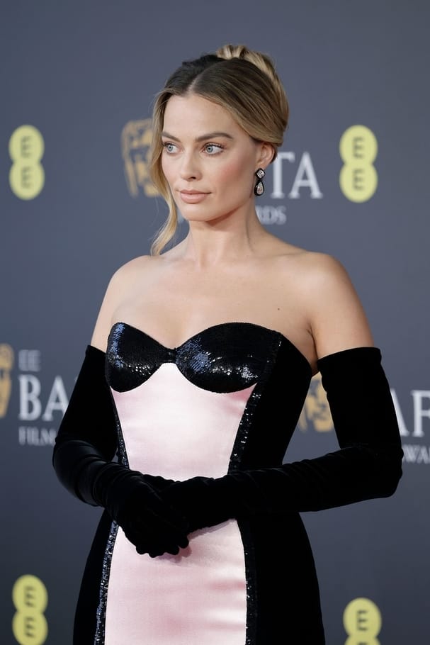 Margot Robbie بفستان من Giorgio Armani Privé