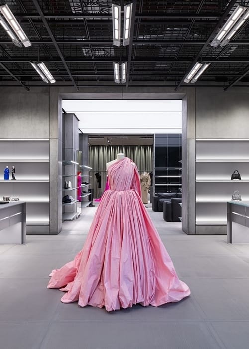 Balenciaga تفتتح أكبر متجر لها في الشرق الأوسط