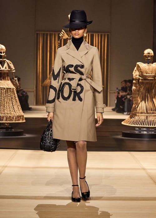 ماريا غراتسيا كيوري تقدم مجموعة جديدة تستذكر فيها بدايات Miss Dior
