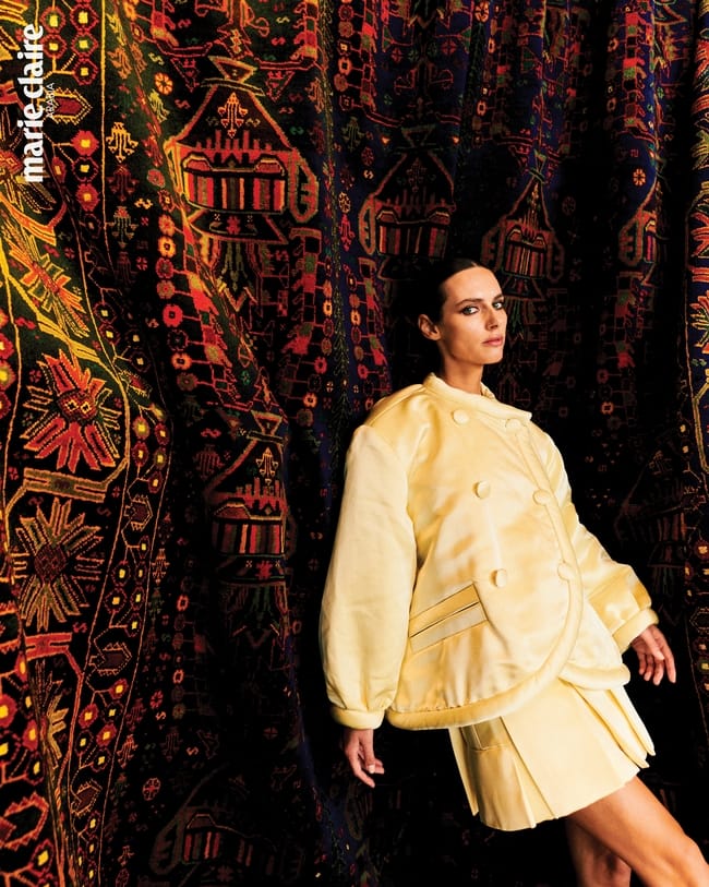 سترة Duchesse بصفّين من الأزرار تنّورة بطيات مع أزرار كلّها من Louis Vuitton