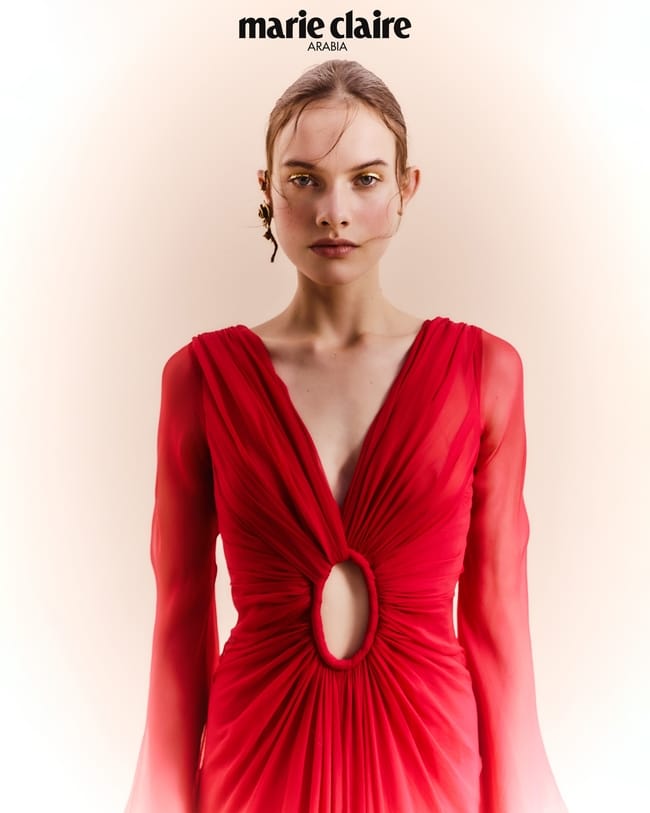 فستان من Alberta Ferretti وقرط من Vivetta