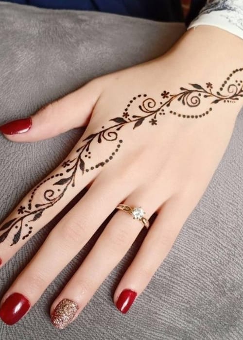 رسوم حنة رقيقة للمناسبات في صيف 2024