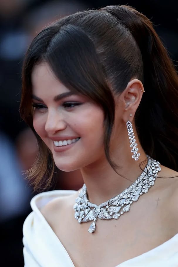 سيلينا غوميز بمجوهرات Bvlgari