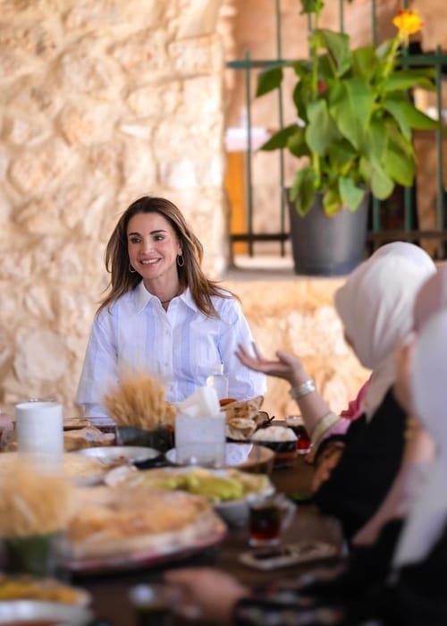 الجملة العربية المكتوبة على سوار الملكة رانيا