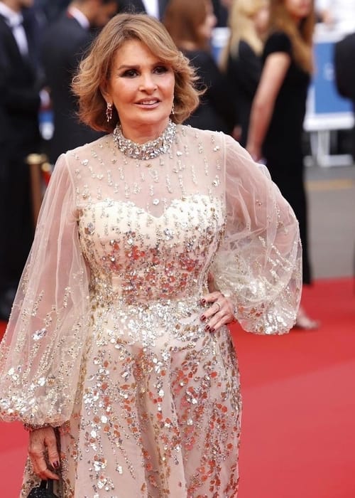 يسرا تعود الى المسرح وتختار المملكة العربية السعودية لعرضها