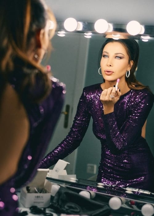نانسي عجرم تشوقنا لأغنيتها الجديدة وفستانها حديث الجمهور