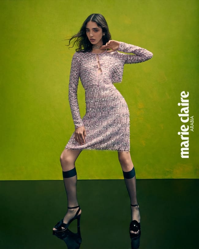 الإطلالة كلّها من Chanel الجوارب من Falke
