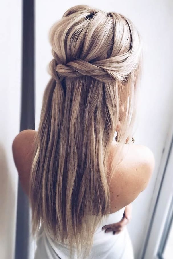 تسريحات شعر طويل ناعمه وبسيطة.jpg