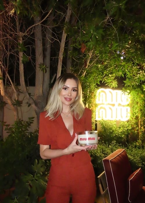 Jacklyn McCulloch وقصّتها الملهمة خلف نجاح The Candle Company.ae