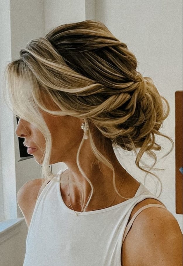 تسريحات مرفوعه للشعر الطويل لإطلالة استثنائية.jpg