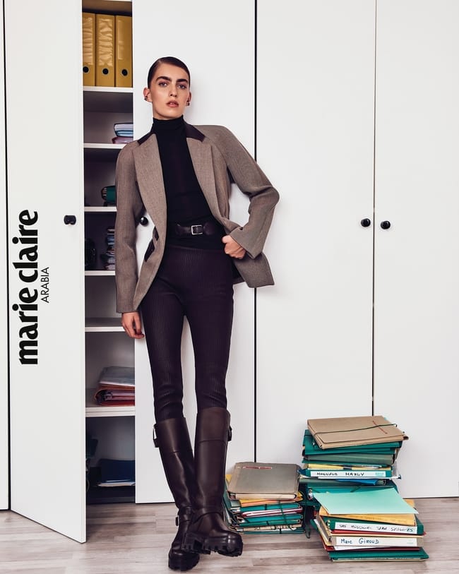 سترة وكنزة وسروال وجزمة وخواتم وأقراط من Hermès