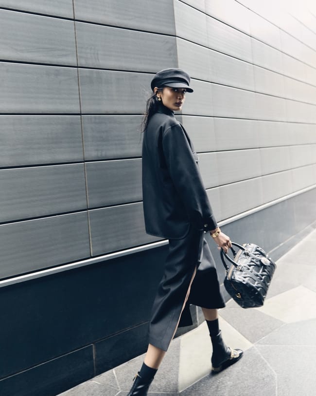 سترة وسروال وقبّعة وحقيبة وحذاء ومجوهرات من Dior