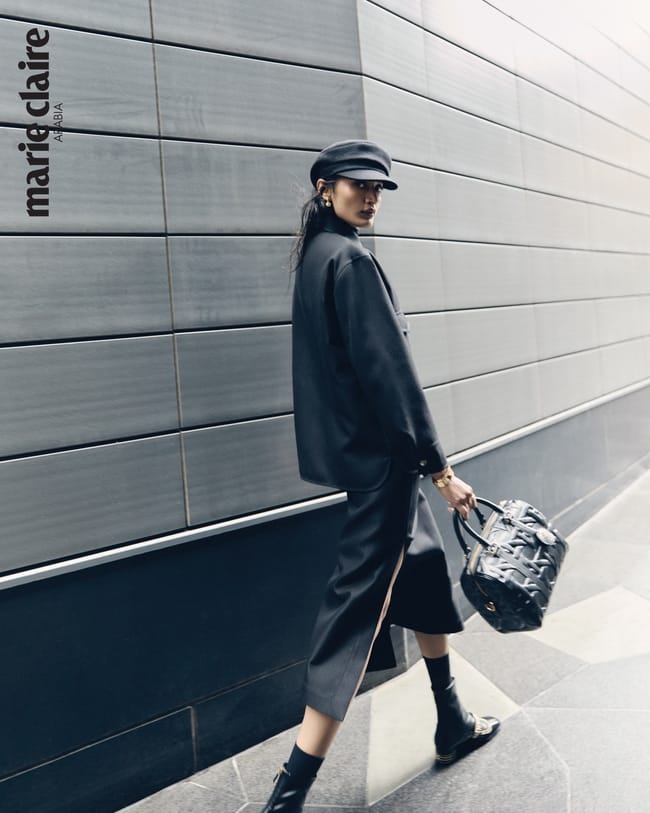 سترة وسروال وقبّعة وحقيبة وحذاء ومجوهرات من Dior