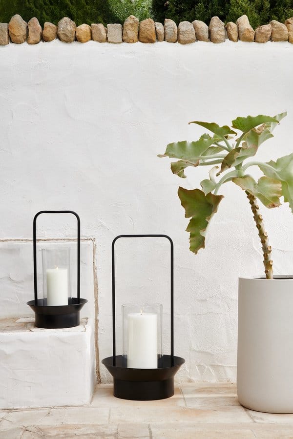دليل الأكسسوارات التي تحتاجينه لجلستك الخارجية من Crate & Barrel