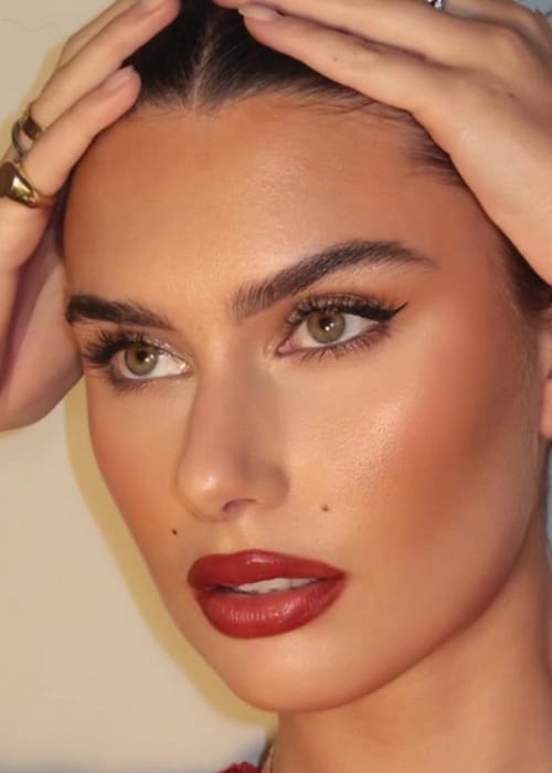 From Runway To Real Way مؤثرات جمال يستعرضن إطلالات الجمال الشتوية