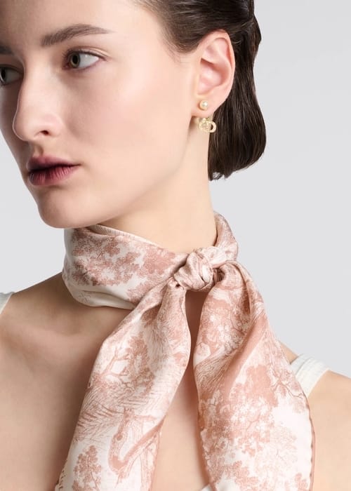 أضيفي لمسات إكسسوارات Dior إلى خزانتكِ