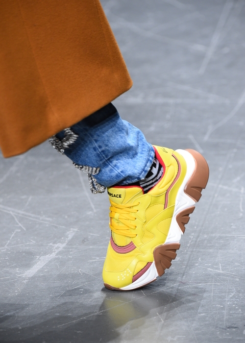 أحذية Versace الرياضيّة هي كلّ ما نتمنّى الحصول عليه هذا الموسم