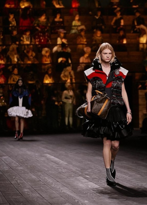 كيف دمجت Louis Vuitton حقبات زمنيّة مختلفة في مجموعة خريف وشتاء 20/21؟
