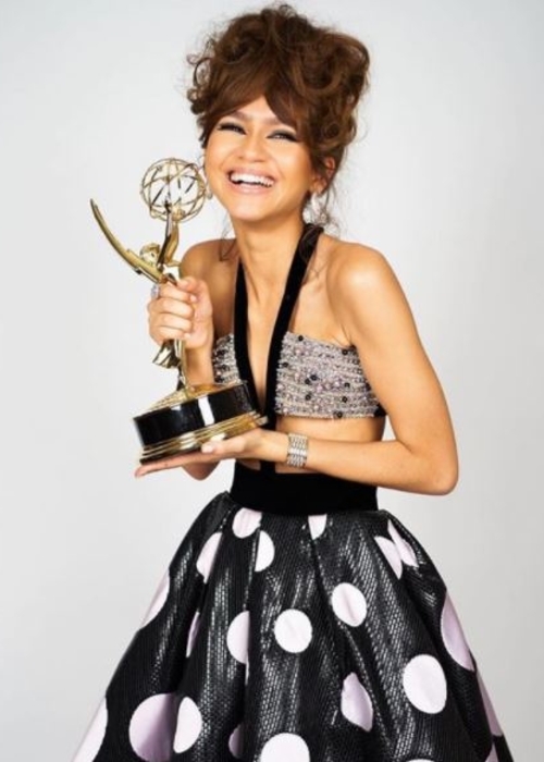 الإطلالات الأبرز من حفل توزيع جوائز Emmy’s الإفتراضيّ