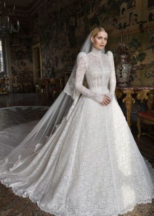 كلّ ما عليك معرفته عن إطلالة العروس Kitty Spencer الملكيّة
