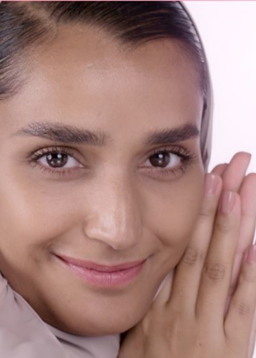 اكتشفي روتين Mthayel Al Ali للعناية بالبشرة مع Bright Boost من Neutrogena