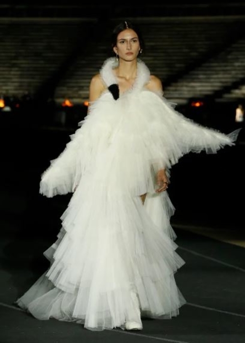 كوني أوّل من يكتشف مجموعة Dior Cruise 2023