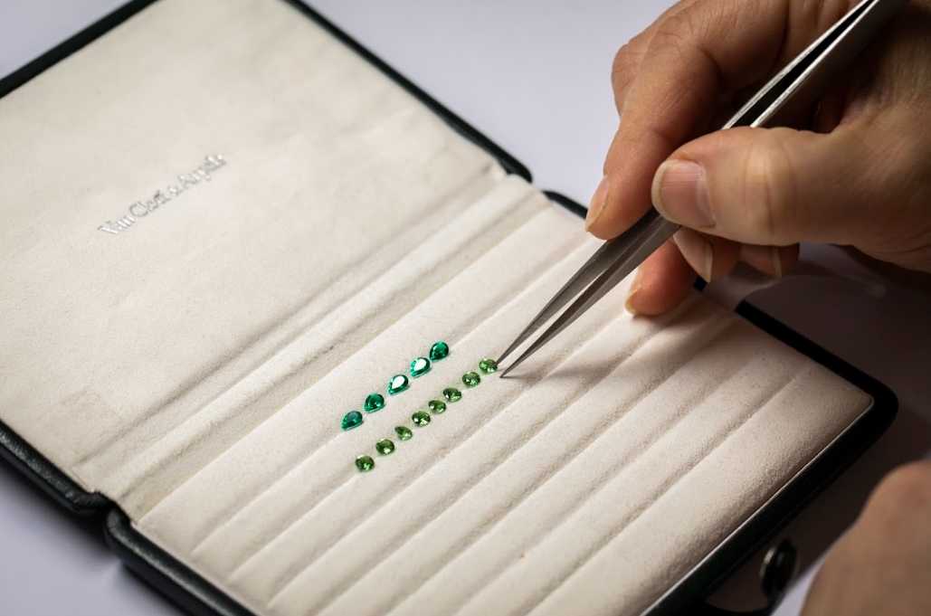 مجموعة Le Grand Tour من Van Cleef & Arpels دعوة إلى الانطلاق بالأحلام
