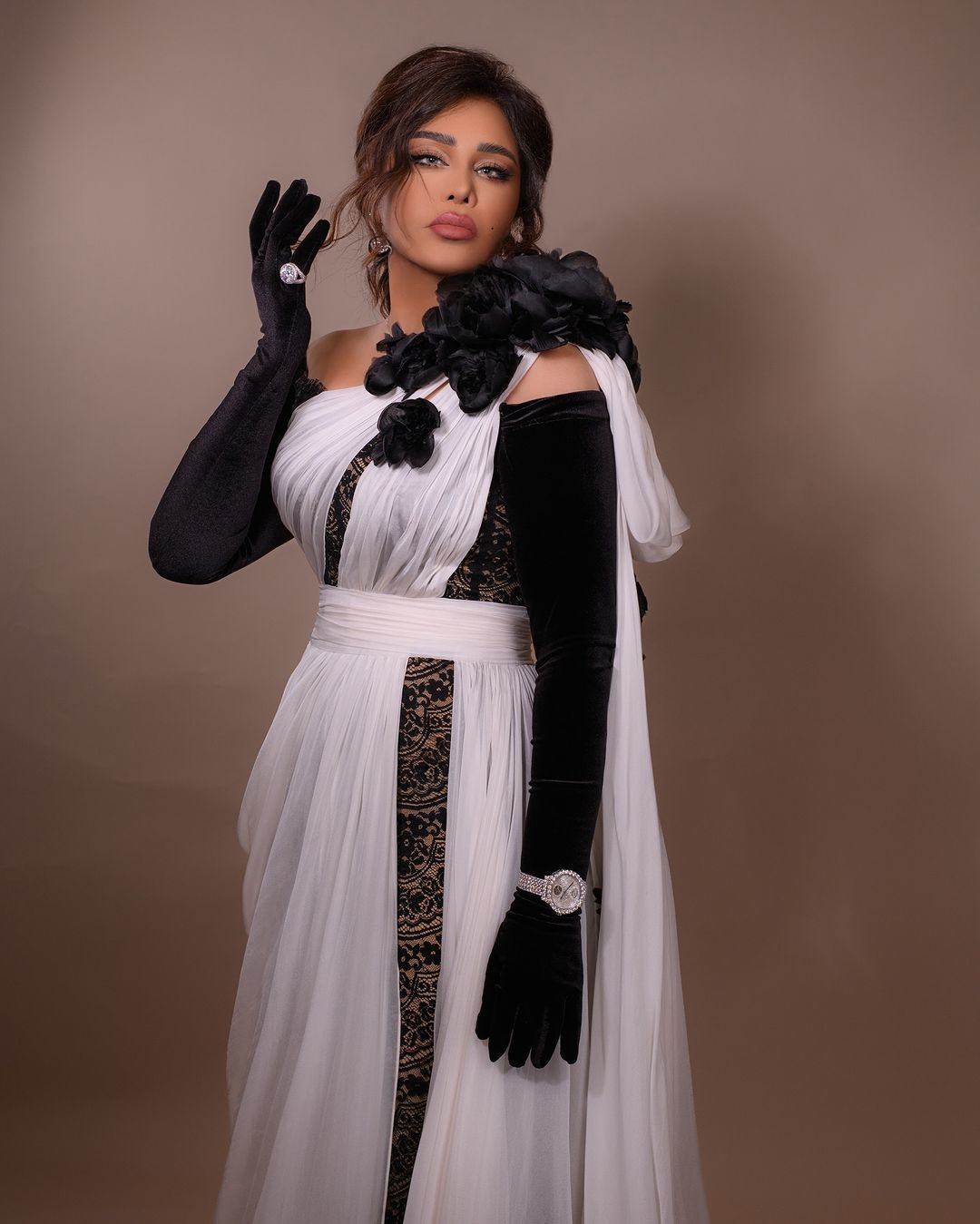 أحلام الشامسي ترد على منتقدي تكرار فساتينها وتوجه رسالة مهمة جدًا لمتابعاتها