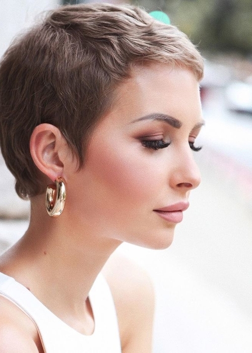 قصات شعر قصيرة بوي لإطلالة جريئة​