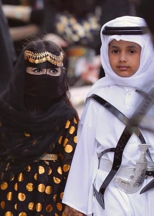 أزياء تراثية سعودية: رمز الهوية الثقافية وجمال التنوع الإقليمي