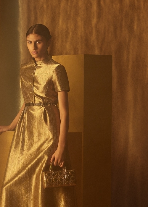 مجموعة Dior Gold: تصاميم ذهبية مذهلة!