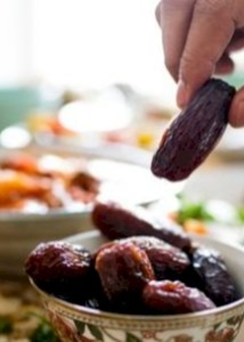 رؤية شخص يفطر في رمضان في المنام​