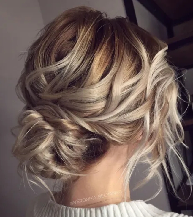 تسريحة Messy Bun with Loose Strands.jpg