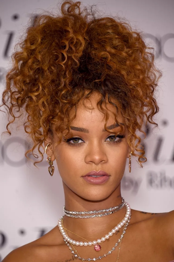تسريحة Curly Updo