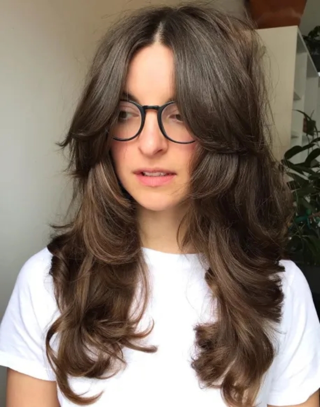 تسريحة Layered Haircut for Thick Wavy Hair