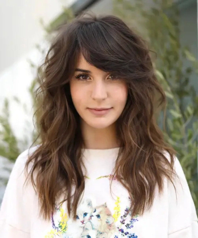 تسريحة Side Swept Bangs