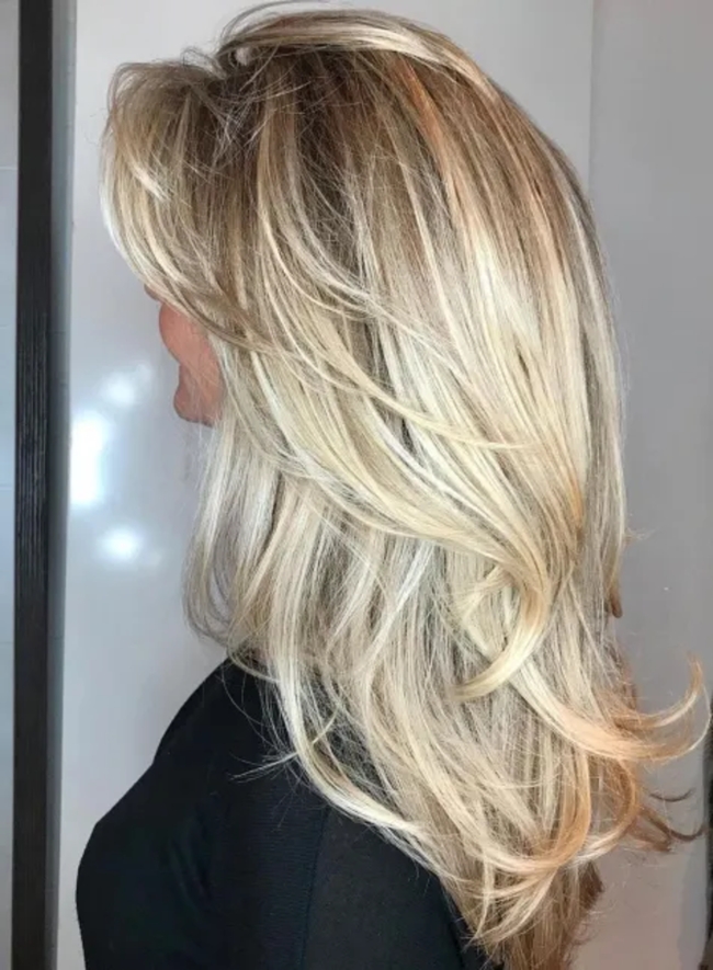 تسريحة Tousled Style with V-cut Layers
