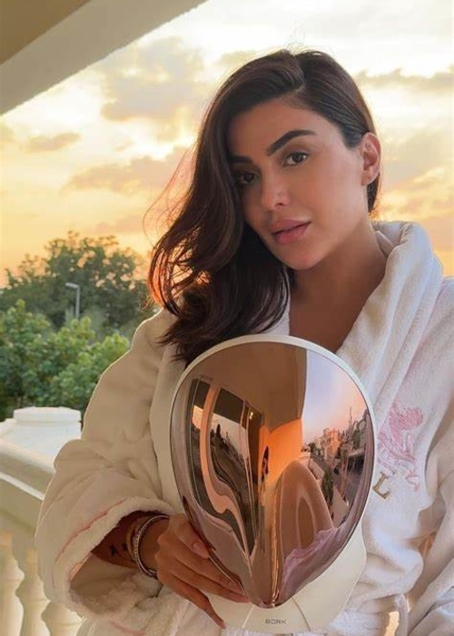 أسرار زينة لؤي لجمال العيد: مكياج يدوم، شعر مثالي، وعطر لا يُنسى