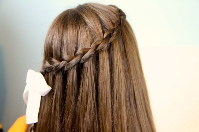 تسريحة Dutch Waterfall Braid