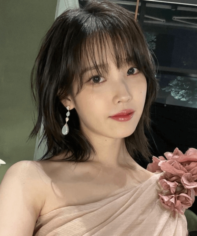 قصة  IU’s Shaggy Bob & Wispy Bangs