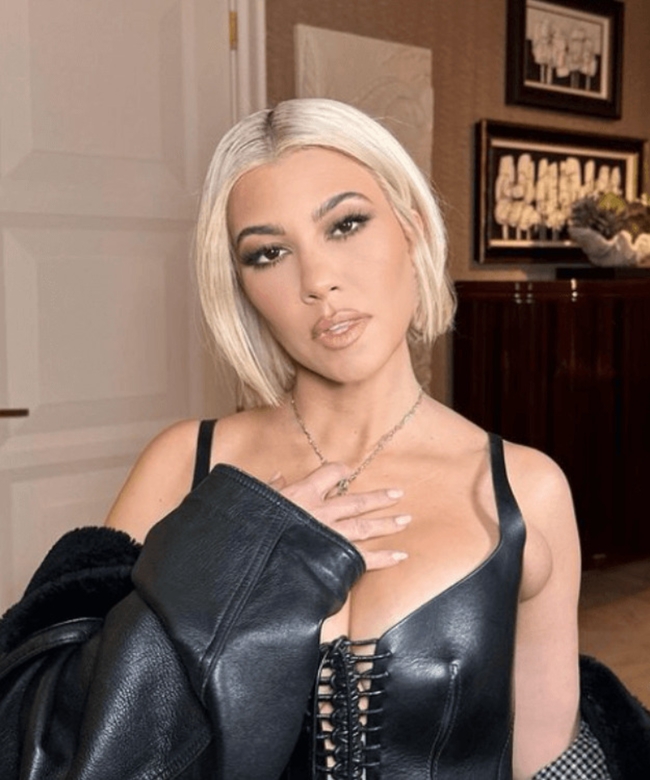 قصة Kourtney Kardashian’s Short Bob