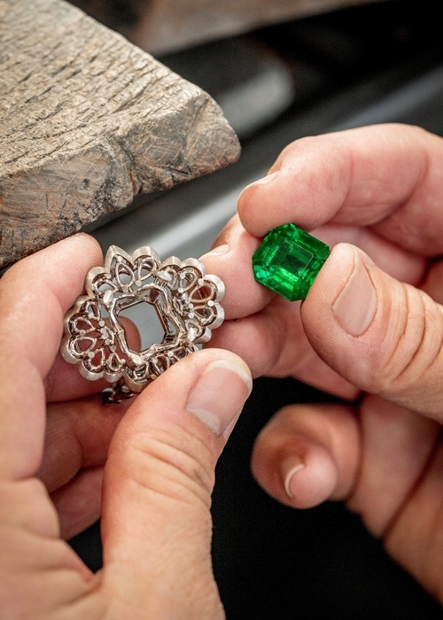 مجموعة Insofu من Chopard تشع بسحر آسر وتزخر بالدلالات الرمزية