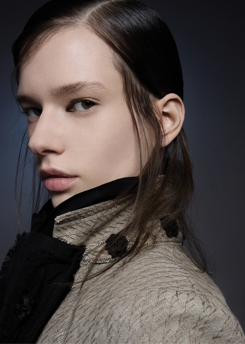 العيون تحاكي مكياج Peter Philips في عرض Dior لخريف وشتاء 2025-2026