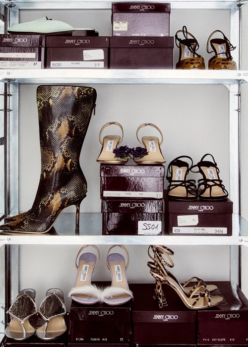 Jimmy Choo يعيد الحذاء الذي صرخت Carrie Bradshaw لأجله… من خزنة الذكريات إلى خزانتكِ الآن