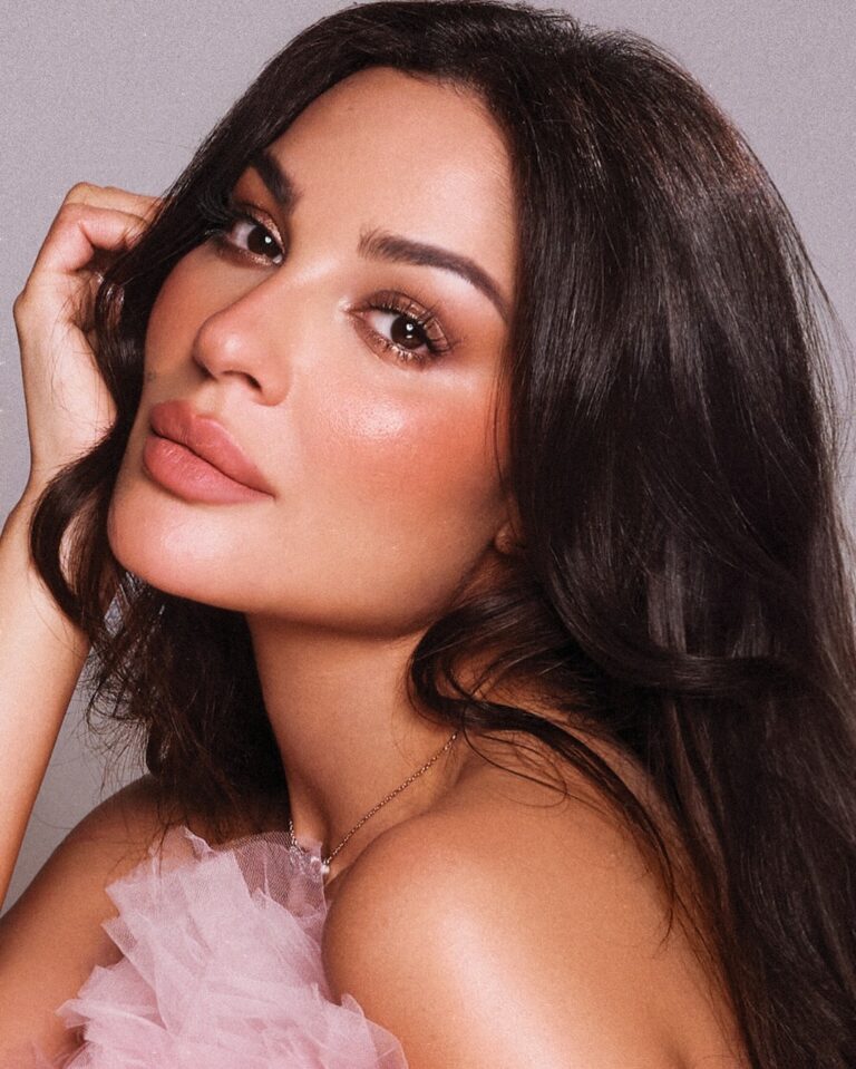 نادين نجيم تتعرض للسرقة خلال عودتها من مهرجان كان