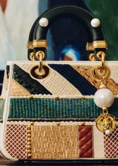Dior تحتفي بعقد من الإبداع والفن مع Lady Dior رقم 10