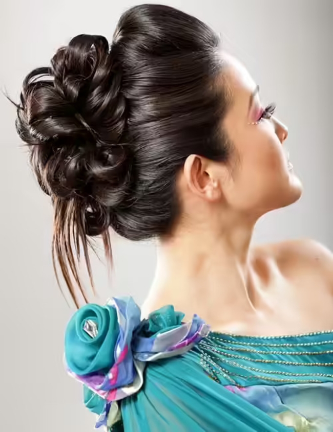 تسريحة Folded Updo